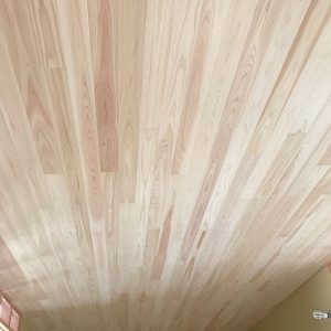天井に檜の板を貼りました2